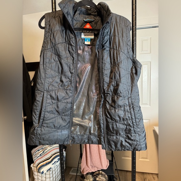 Jackets & Blazers - Columbia vest